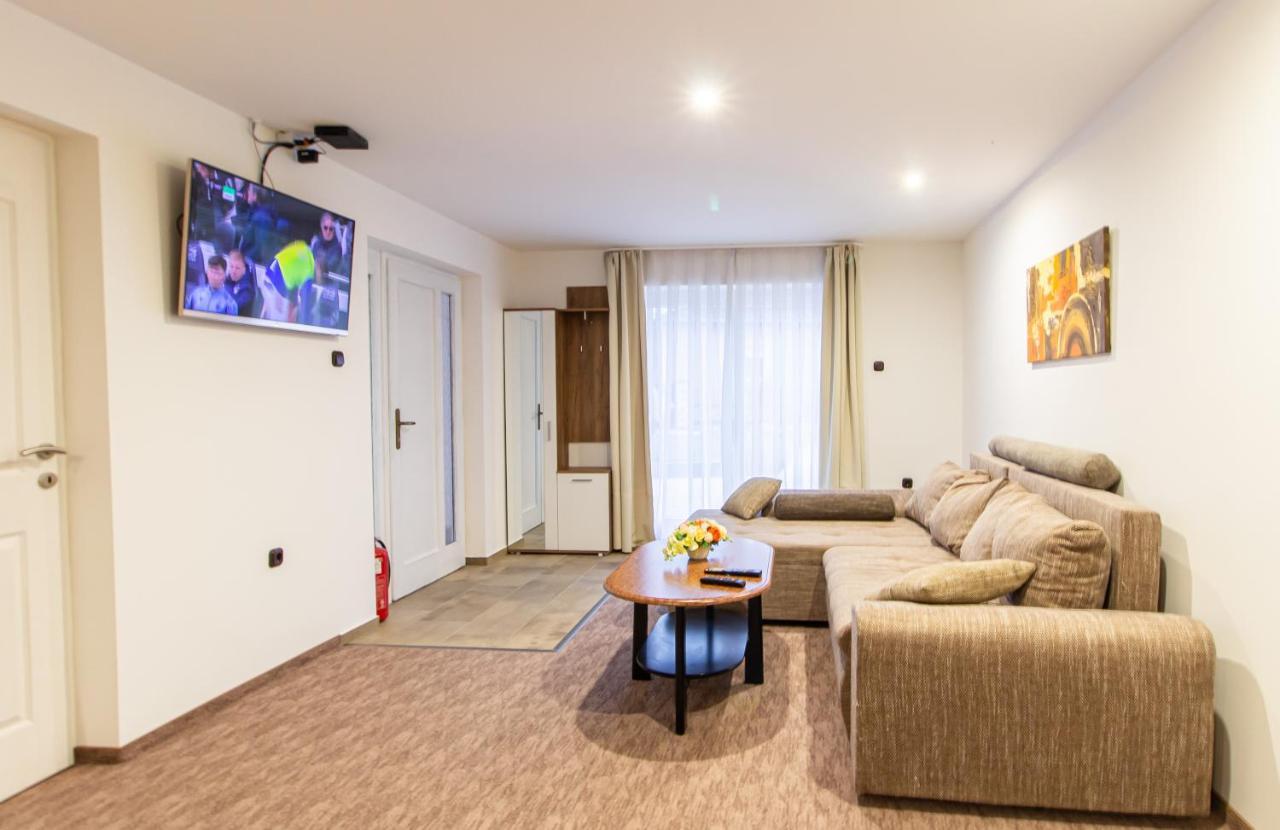 Deli Terasz A Apartman Free Parking, Self-Check-In Anytime Győr Buitenkant foto
