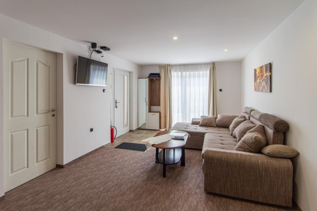 Deli Terasz A Apartman Free Parking, Self-Check-In Anytime Győr Buitenkant foto
