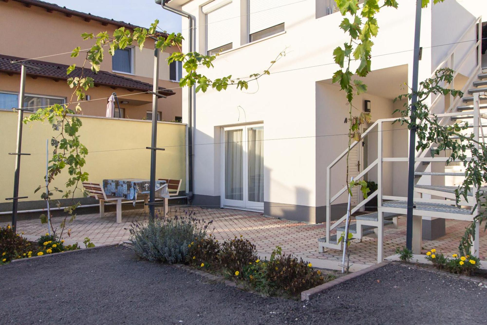 Deli Terasz A Apartman Free Parking, Self-Check-In Anytime Győr Buitenkant foto